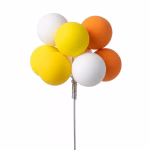 Topper pentru tort format dintr-un buchet de 8 sfere din polistiren colorat in nuante calde de alb, galben si portocaliu, prinse compact pe o tija din sarma rasucita
